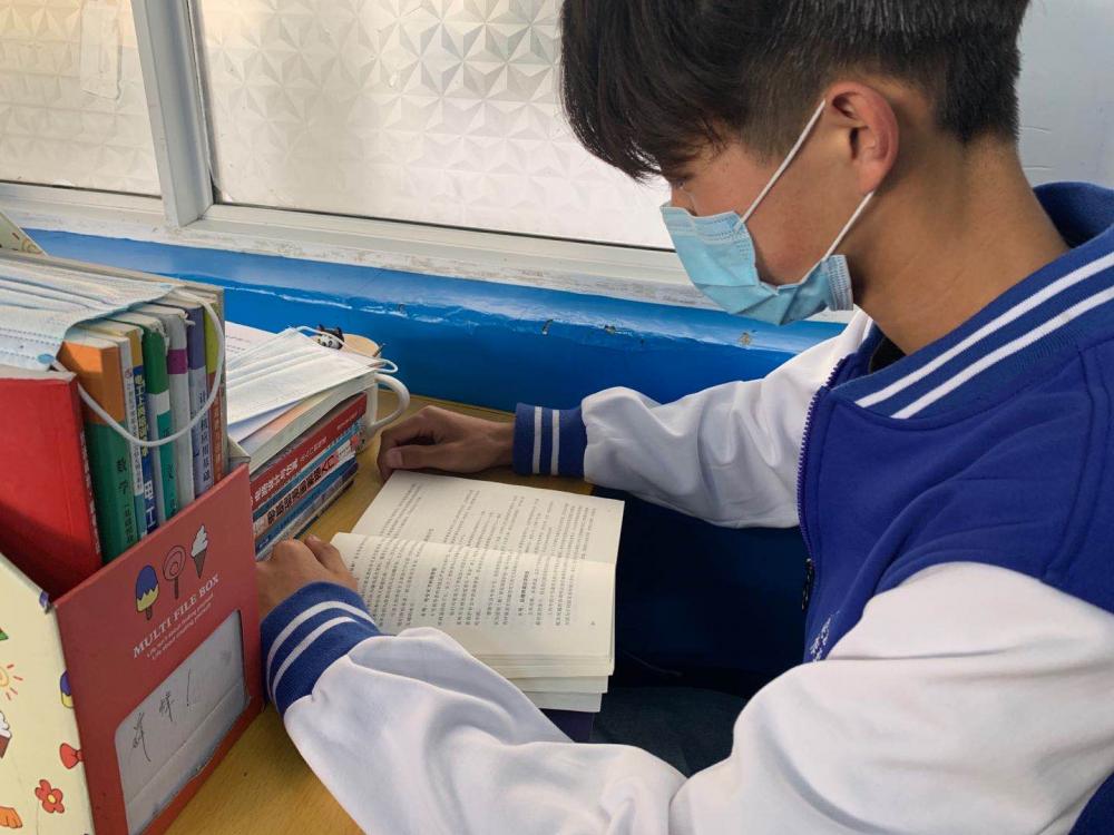 精彩青春 抗疫有我——17机加工班周栒同学抗疫事迹