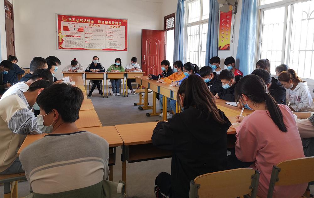五四精神   薪火相传——团委召开团支部书记培训暨新团员发展筹备会