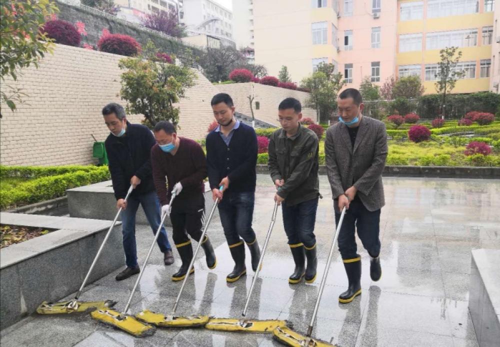 支部勇做先锋 助推有序开学
