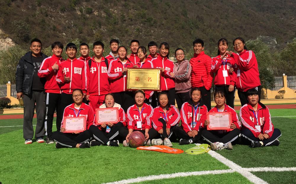 我校学生在全县高中生篮球比赛中再创佳绩