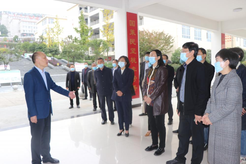 安康市政协副主席唐纹来旬阳职教中心调研指导工作
